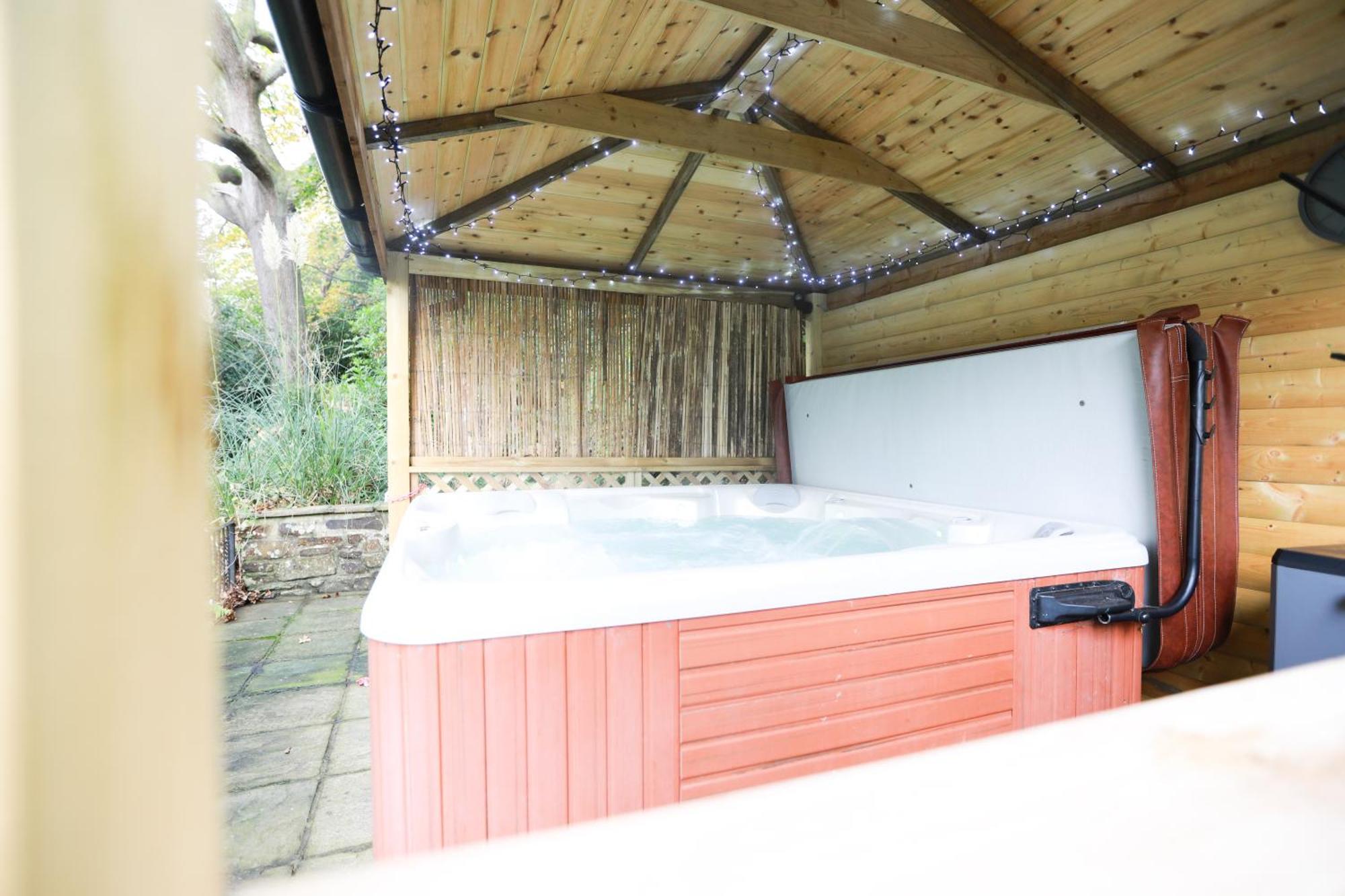 Woodside Ash Hot Tub & Pool Apartment Bideford Exterior photo